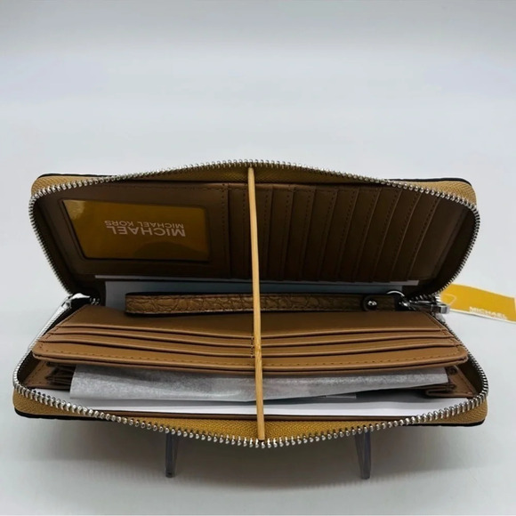 Michael Kors Large Continental Wallet Wristlet Leather - Picture 9 of 10